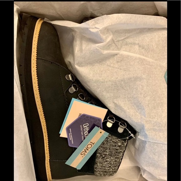 TOMS Mesa Boots - Picture 2 of 8